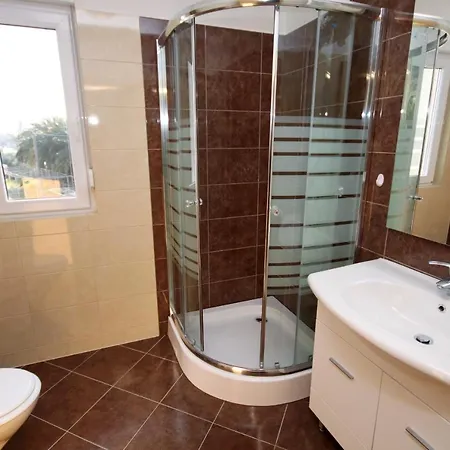 Apartment By The Sea Duce, Omis - 5261 Dugi Rat